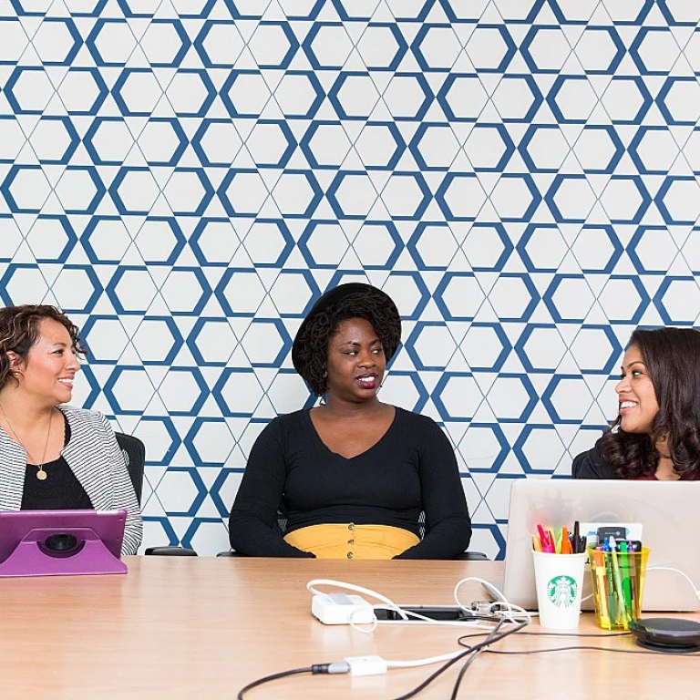 Comment choisir un logiciel pour le suivi des normes HSE dans l'industrie