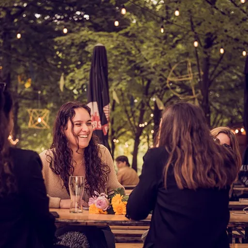 Chaise Miami : un choix stratégique pour les espaces industriels et tertiaires extérieurs