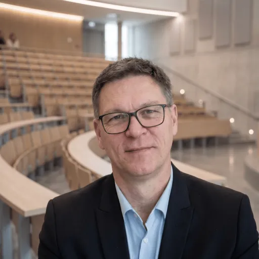 Interview de Fabien ROLLAND de Université de Reims Champagne-Ardenne : Piloter l’environnement de travail dans une université en pleine transformation