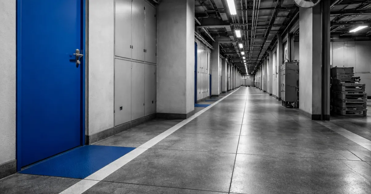 Surfaces invisibles : les metres carres qu'un FM perd dans les couloirs, angles morts et zones tampons